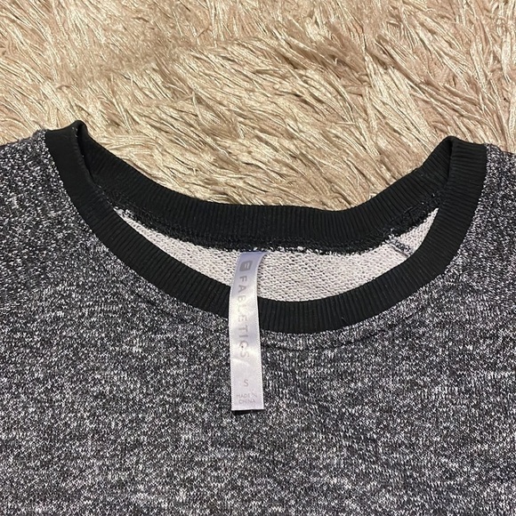 FABLETICS Black‎ and Gray Cropped Sweatshirt Size Small - Picture 2 of 6